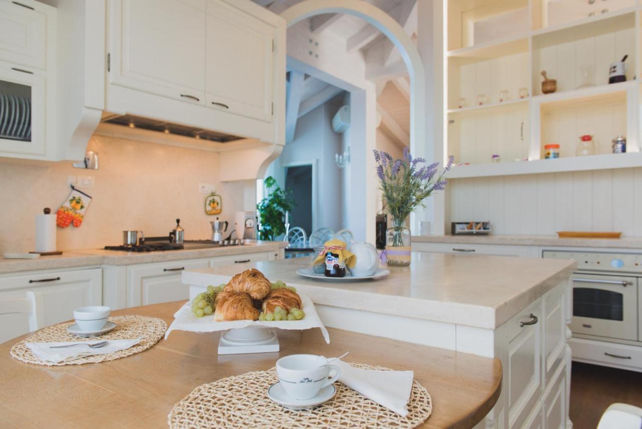Villa Lilla Sulla Spiaggia Di San Vincenzo Luxury Buitenkant foto