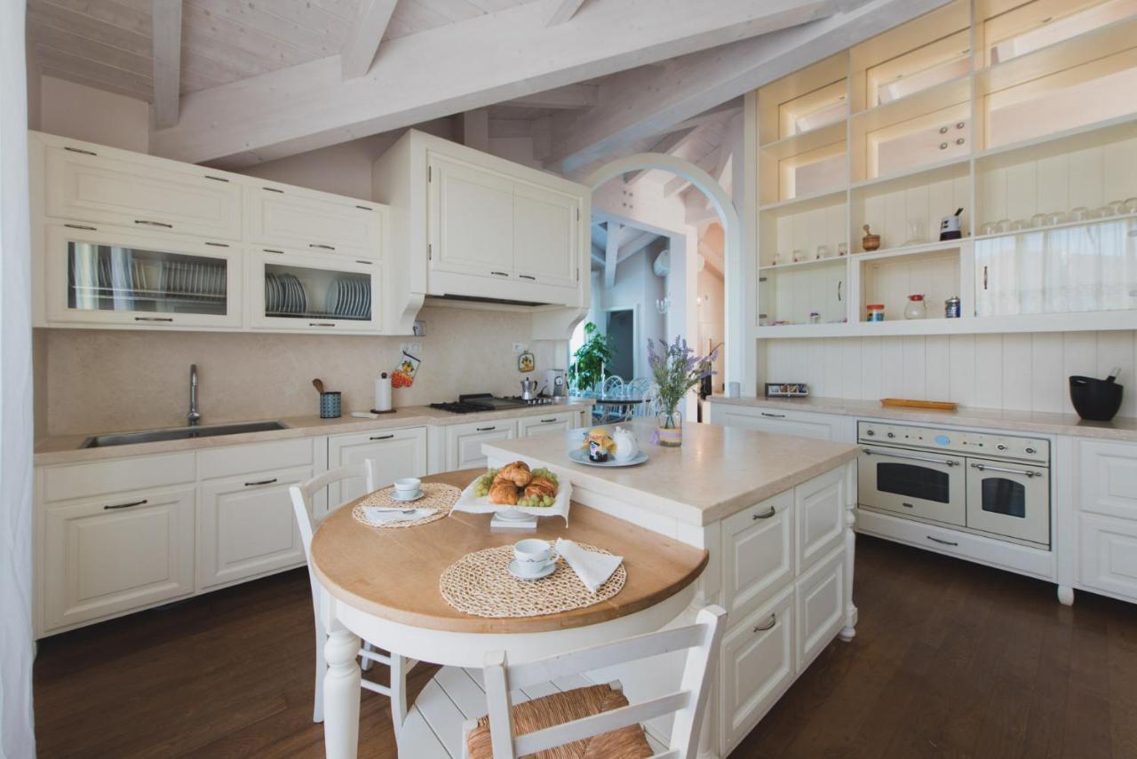 Villa Lilla Sulla Spiaggia Di San Vincenzo Luxury Buitenkant foto